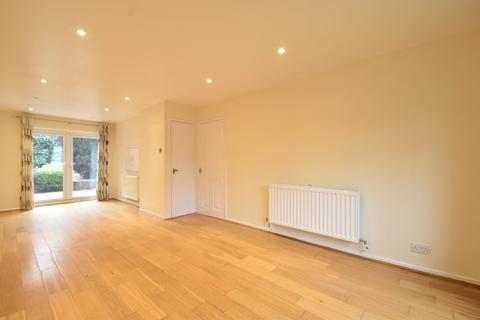 3 bedroom terraced house to rent, Kingsway Terrace, Locke King Road, WEYBRIDGE, KT13