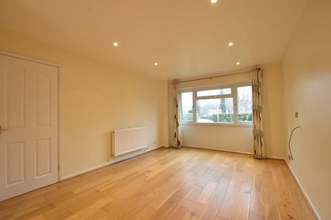 3 bedroom terraced house to rent, Kingsway Terrace, Locke King Road, WEYBRIDGE, KT13