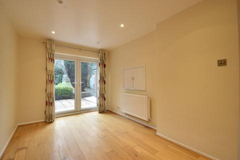 3 bedroom terraced house to rent, Kingsway Terrace, Locke King Road, WEYBRIDGE, KT13