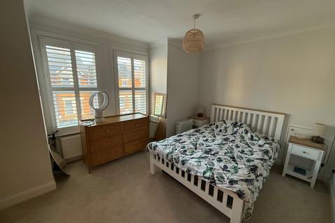 1 bedroom maisonette to rent, Bromley Crescent, Bromley, BR2