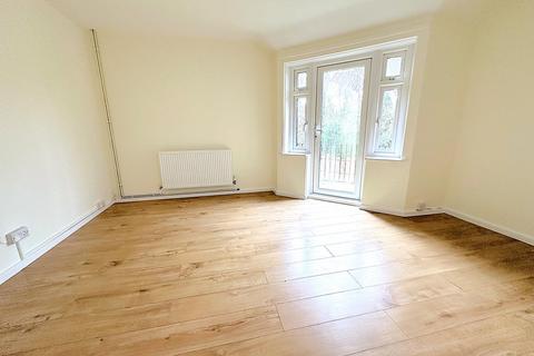 2 bedroom flat to rent, Hanover Close, Bexhill-on-Sea, TN40