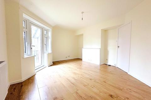 2 bedroom flat to rent, Hanover Close, Bexhill-on-Sea, TN40