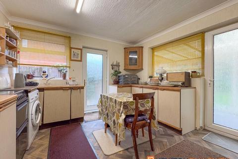 2 bedroom detached bungalow for sale, Costa Row, 6 NG23