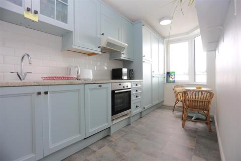 1 bedroom flat to rent, Spa Court, Kings Esplanade, Hove