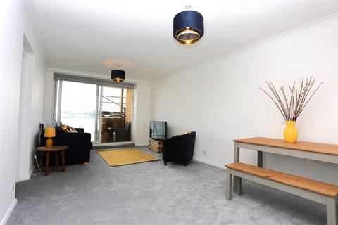 1 bedroom flat to rent, Spa Court, Kings Esplanade, Hove