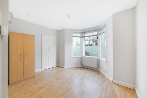 Block of apartments to rent, Earls Court Gardens, SW5