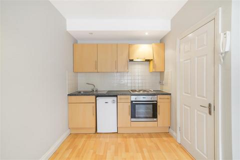 Block of apartments to rent, Earls Court Gardens, SW5