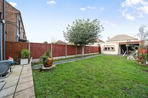 3 bedroom house for sale, Cotswold Avenue, Bushey WD23