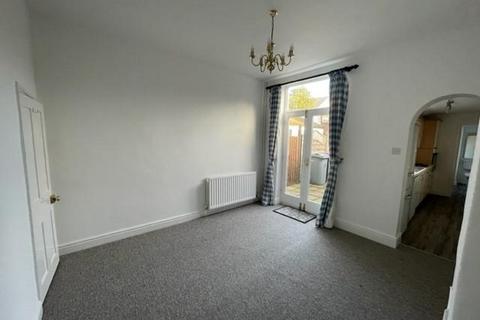 2 bedroom terraced house to rent, Gladstone Terrace, Lincs NG31