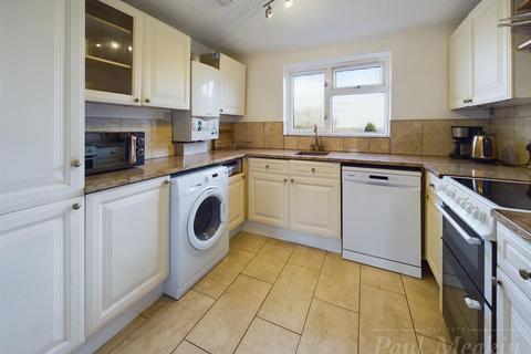 3 bedroom flat to rent, Tedder Road, Croydon