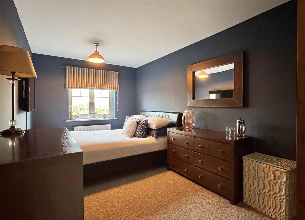 Master Bedroom b.jpg