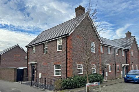 3 bedroom end of terrace house for sale, Somerley Drive, Crawley