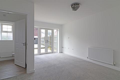 3 bedroom end of terrace house for sale, Somerley Drive, Crawley