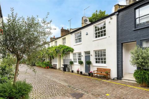 2 bedroom mews to rent, Pembridge Mews, London, W11