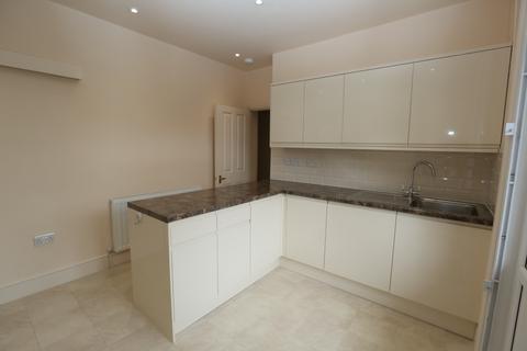 2 bedroom flat to rent, Green Lanes, Winchmore Hill N21