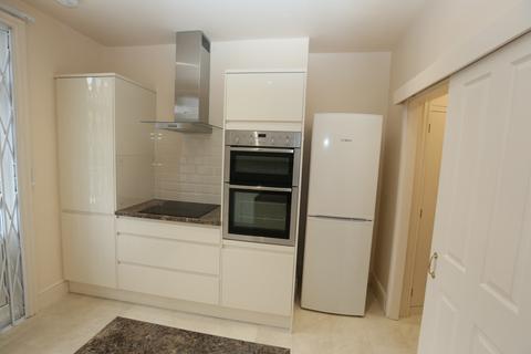 2 bedroom flat to rent, Green Lanes, Winchmore Hill N21