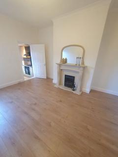 3 bedroom flat to rent, Coleridge Avenue, South Shields