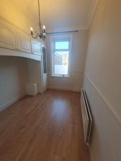 3 bedroom flat to rent, Coleridge Avenue, South Shields