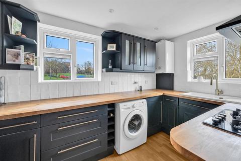 3 bedroom flat for sale, Bromley Road, Shortlands, Bromley, BR2