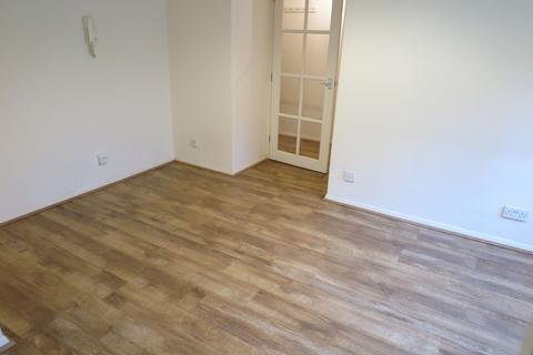 Studio to rent, Grinstead Road, Deptford SE8