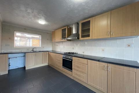 3 bedroom terraced house to rent, Stamford Walk, Corby, NN18