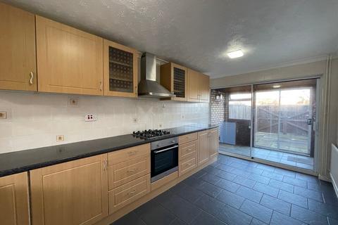 3 bedroom terraced house to rent, Stamford Walk, Corby, NN18