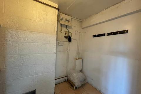 3 bedroom terraced house to rent, Stamford Walk, Corby, NN18