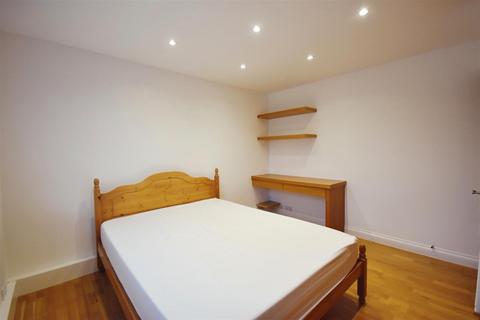 3 bedroom block of apartments to rent, Brent Lea, Brentford