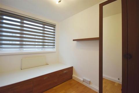 3 bedroom block of apartments to rent, Brent Lea, Brentford