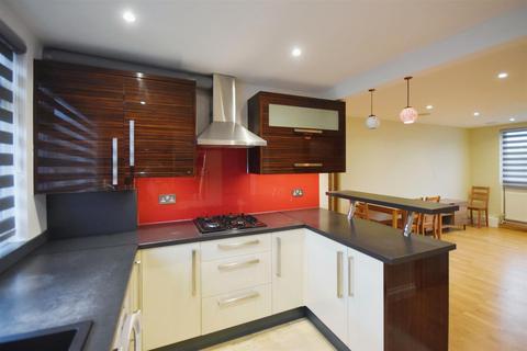 3 bedroom block of apartments to rent, Brent Lea, Brentford