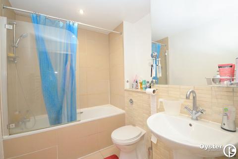 1 bedroom flat to rent, Ilford Hill, Icon Building, IG1