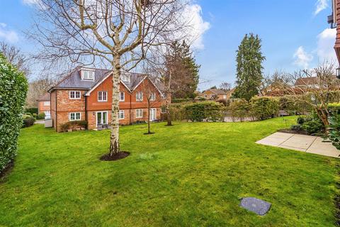5 Highdown Close, Banstead, SM7 1AS
