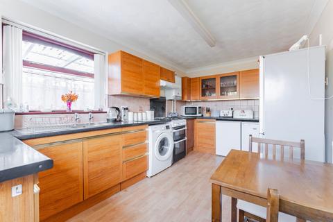 25 Allen Road, Lowestoft, NR32 3PD