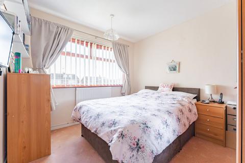 25 Allen Road, Lowestoft, NR32 3PD