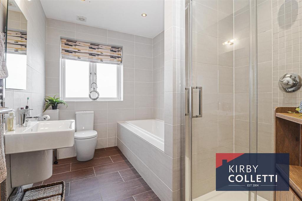 Bath/shower room