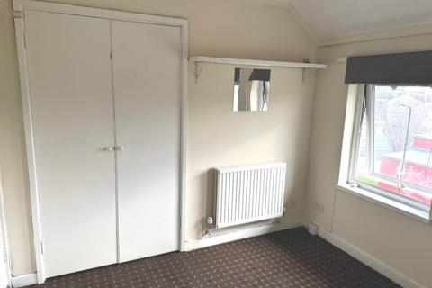 1 bedroom in a house share to rent, Pevensey Road, Slough SL2