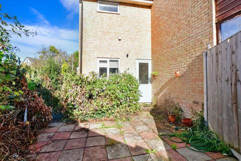 2 bedroom semi-detached house to rent, Osborne Road East Cowes PO32