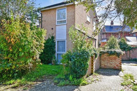 2 bedroom semi-detached house to rent, Osborne Road East Cowes PO32