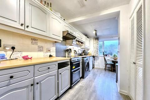 21 Chesterfield Road, Basingstoke, RG21 3BG