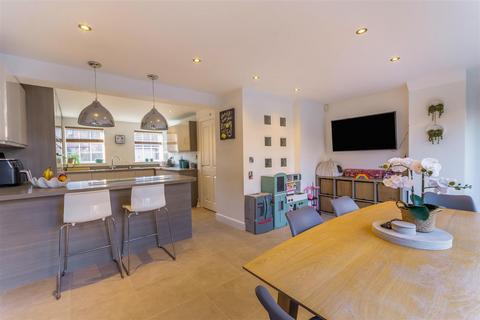 5 bedroom detached house for sale, Waterfield Way, Clipstone Village