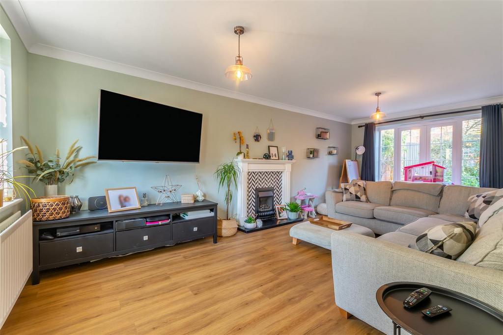 8632521-interior01.jpg