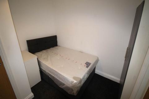 Studio to rent, James Street, ,