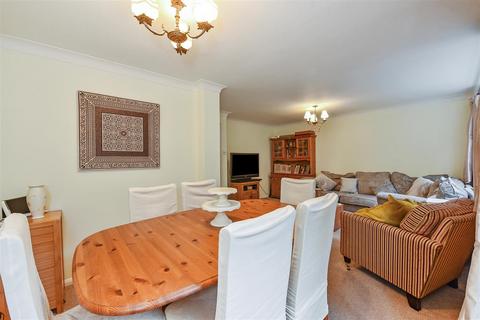 3 bedroom end of terrace house for sale, Gallaghers Mead, Andover