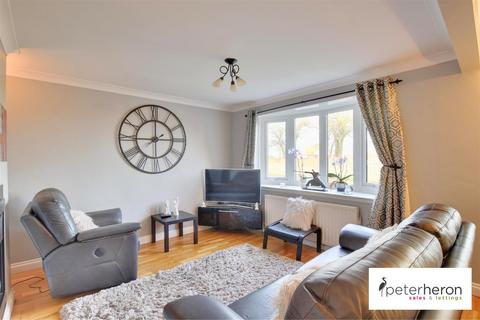 4 bedroom semi-detached house for sale, Hawthorn Avenue, Silksworth, Sunderland