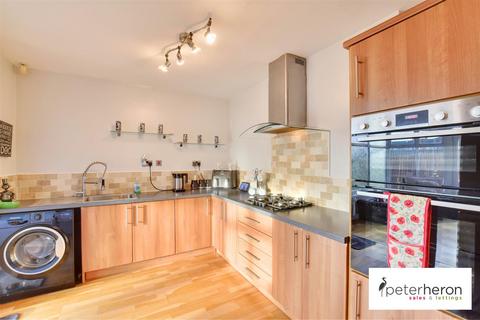 4 bedroom semi-detached house for sale, Hawthorn Avenue, Silksworth, Sunderland