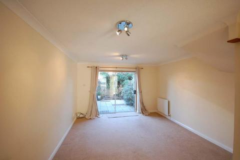 3 bedroom terraced house to rent, Hawthorne Place, Surrey KT17