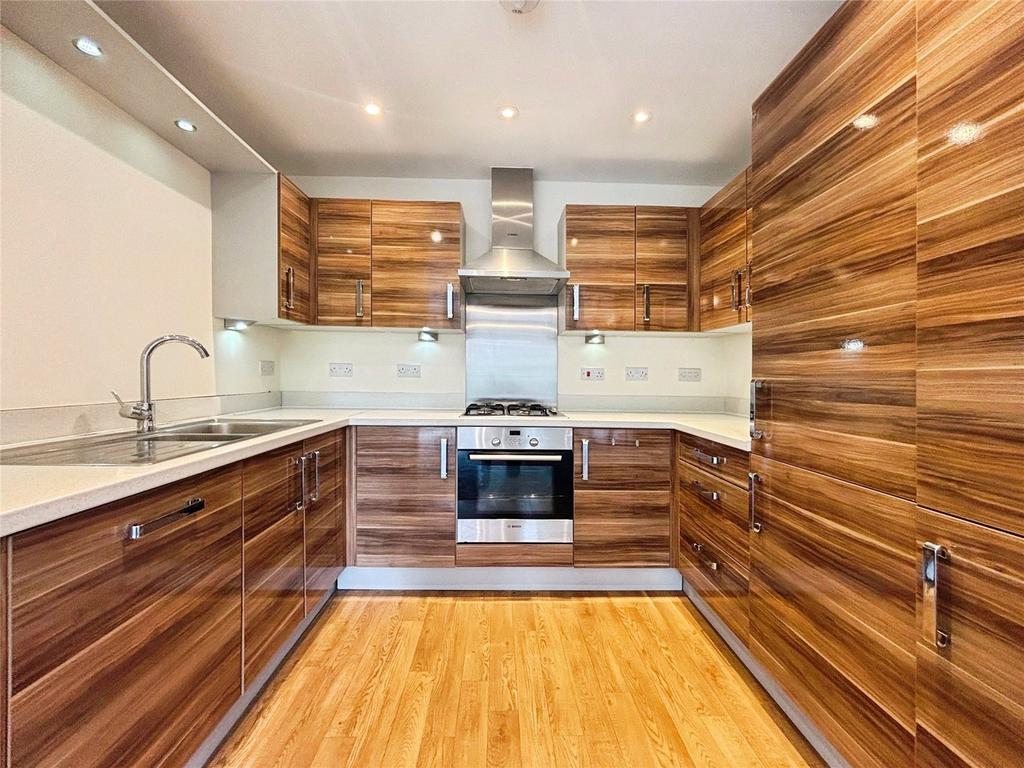 Apartment in Reading, Southcote - View 3