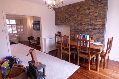 4 bedroom terraced house to rent, Queens Drive, West Acton, London