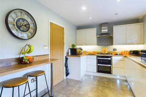 4 bedroom end of terrace house for sale, 16 Western Avenue, Whittington, Oswestry