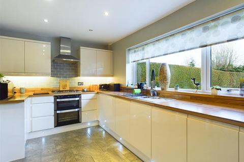 4 bedroom end of terrace house for sale, 16 Western Avenue, Whittington, Oswestry